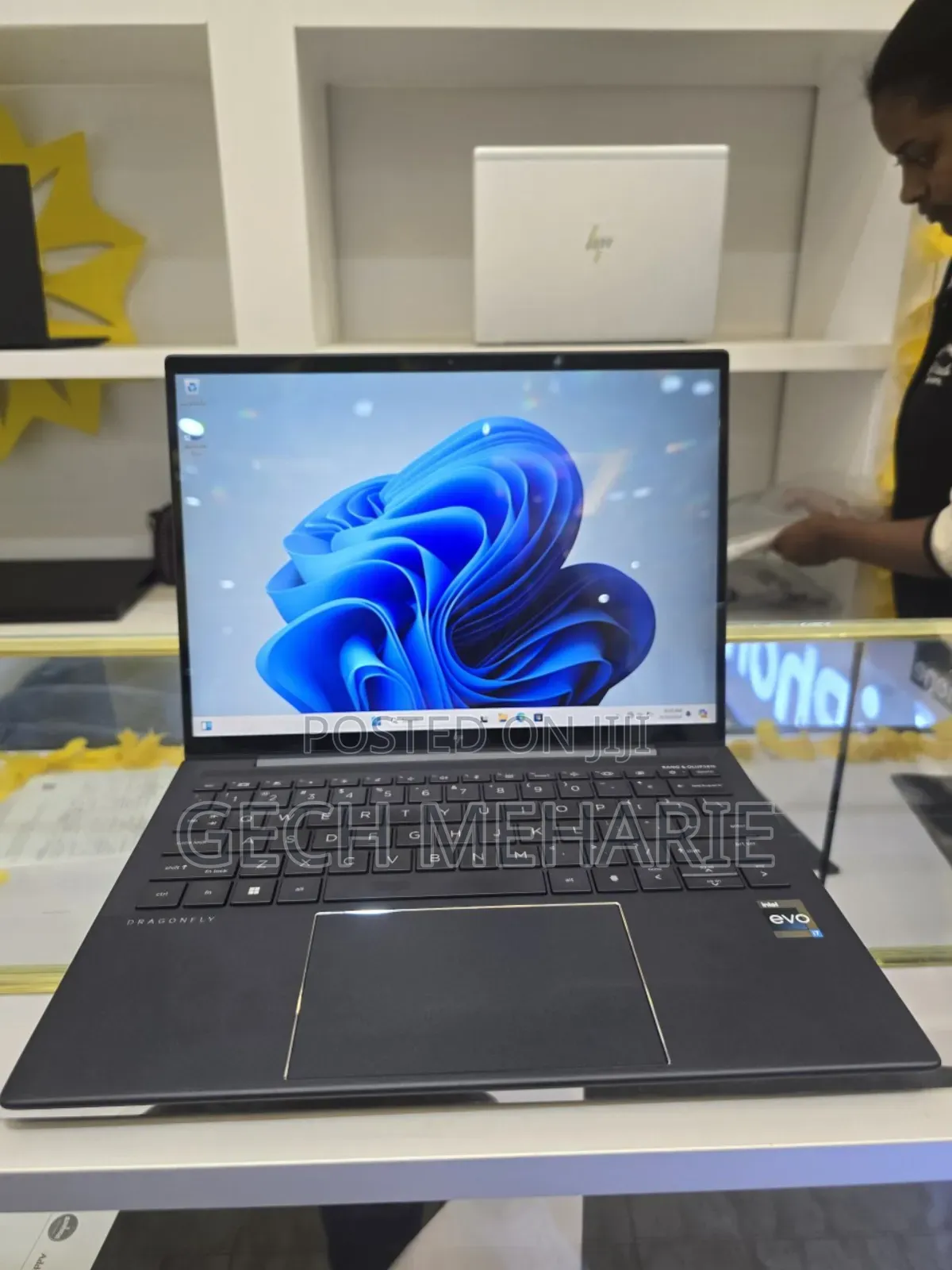 New Laptop HP Dragonfly Folio 16GB Intel Core I7 SSD 512GB