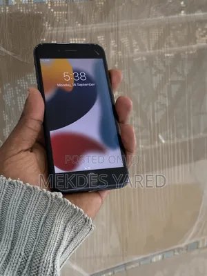 Photo - Apple iPhone 7 128 GB Black