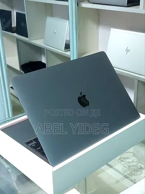 New Laptop Apple MacBook Pro 2020 M1 8GB Apple M1 SSD 256GB