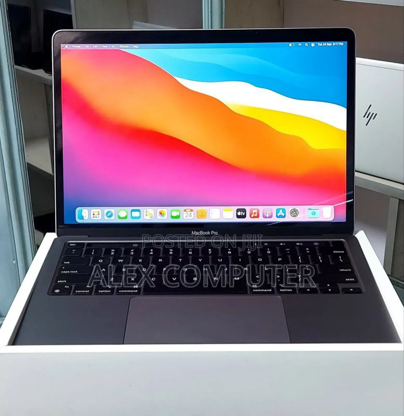 New Laptop Apple MacBook Pro 2020 M1 8GB Apple M1 Pro SSD 256GB