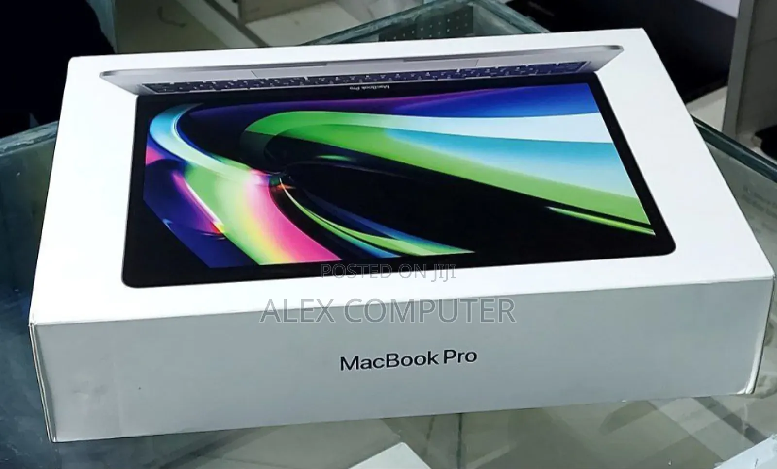 New Laptop Apple MacBook Pro 2020 M1 8GB Apple M1 Pro SSD 256GB