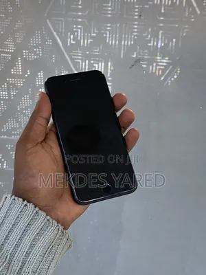 Photo - New Apple iPhone SE (2020) 64 GB Black