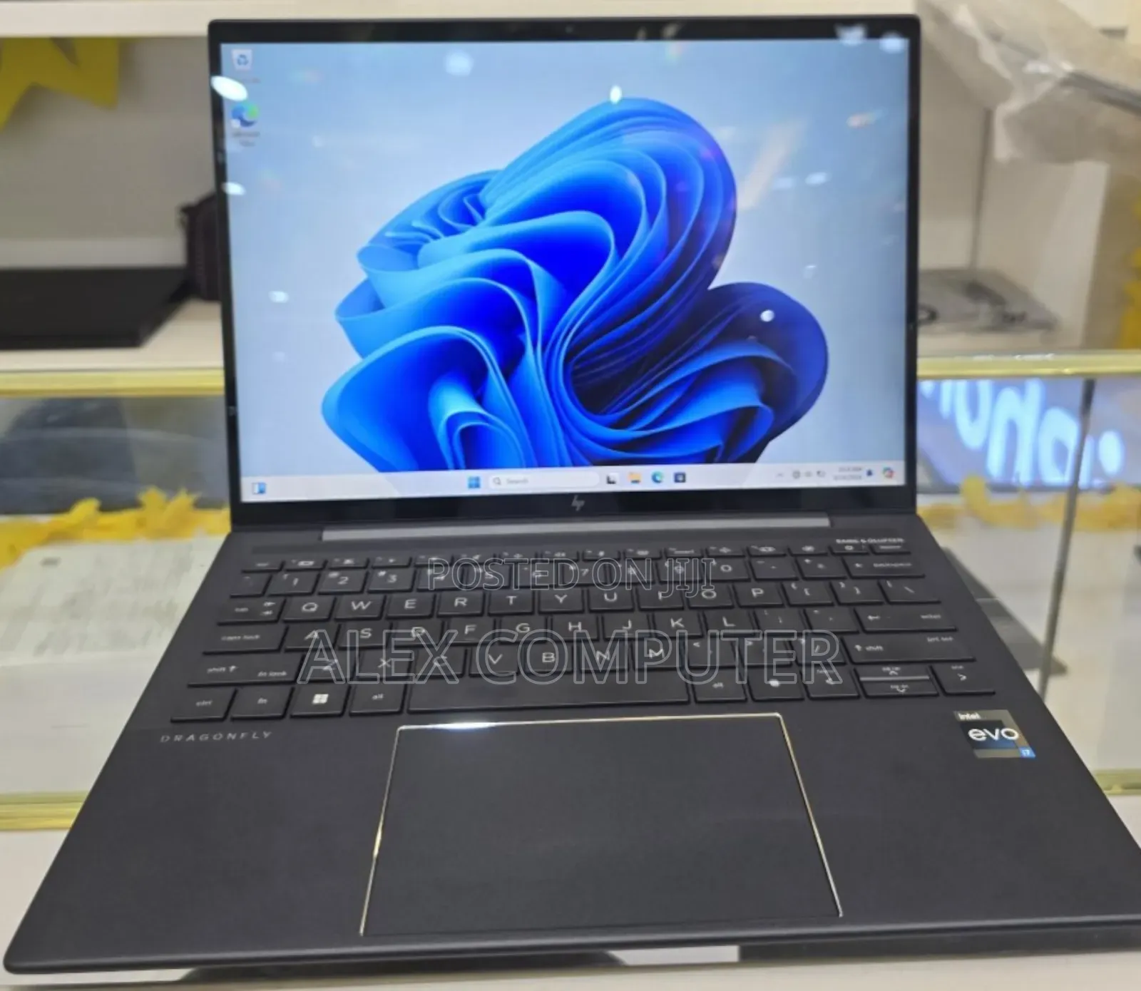 New Laptop HP Dragonfly G1 16GB Intel Core I7 SSD 512GB