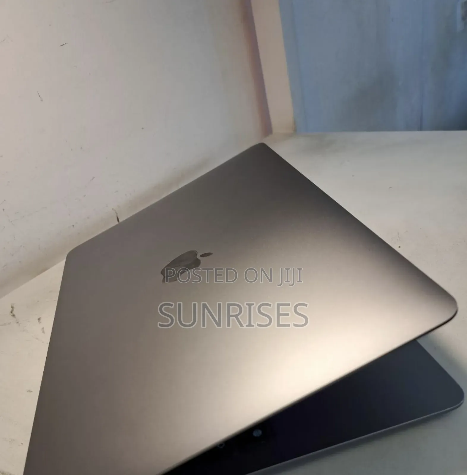 New Laptop Apple MacBook Air 2020 M1 8GB Apple M1 SSD 256GB