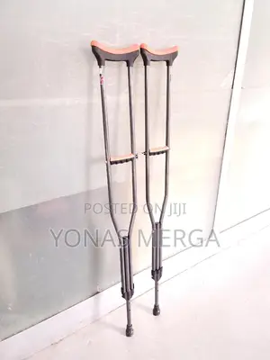 Photo - Crutches፩፪፫crutches፬፭፮crutches፲፱፰crutches፯፮፭crutches፺፰crunch