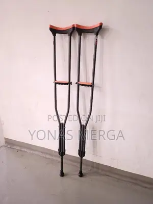 Photo - Auxiliary Crutches፸፮crutches፯፯፯crunch፰፰፰cranch፱፱፱crutches