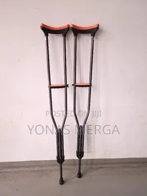 Photo - 2pices Crutches፬፬፬crutches፸፹፺crutches፻፻፼crutches፳፩፪፩cranch