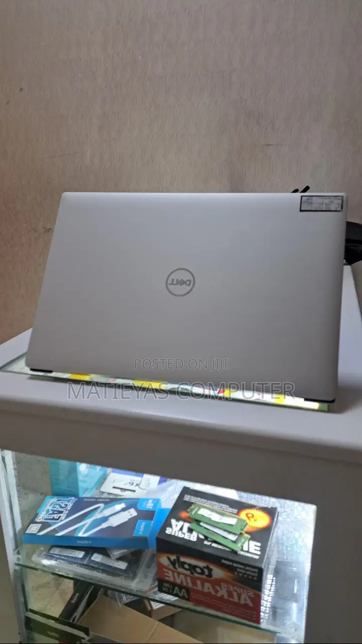 New Laptop Dell Precision 15 3520 16GB Intel Core I7 SSD 512GB