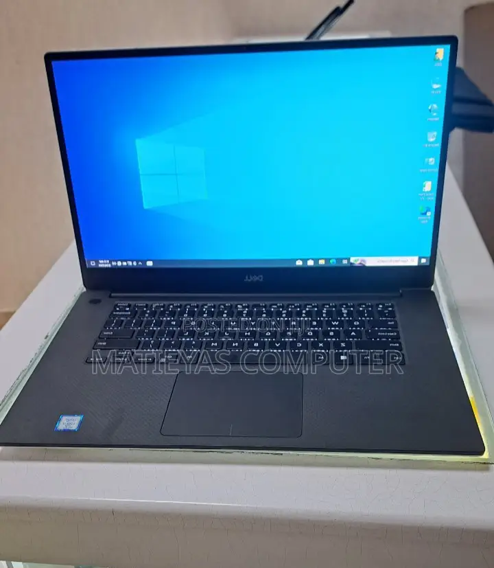 New Laptop Dell Precision 15 3520 16GB Intel Core I7 SSD 512GB