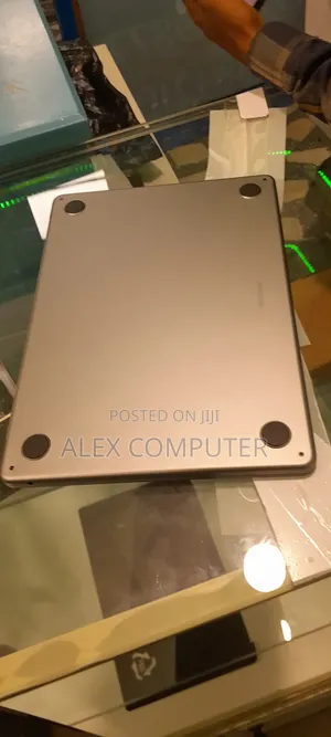 New Laptop Apple MacBook Pro 2023 M3 14-Inch 16GB Apple M3 SSD 512GB