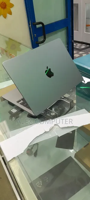 New Laptop Apple MacBook Pro 2023 M3 14-Inch 16GB Apple M3 SSD 512GB