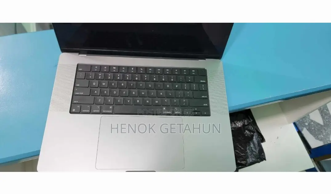 New Laptop Apple MacBook Pro M1 8GB Apple M1 SSD 256GB