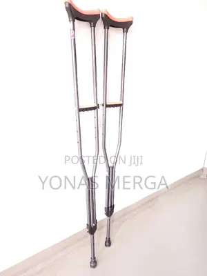 Photo - Crutches፮፸crunch፵፫cranch፺፲crutches፱፻crutches፯፯crutches