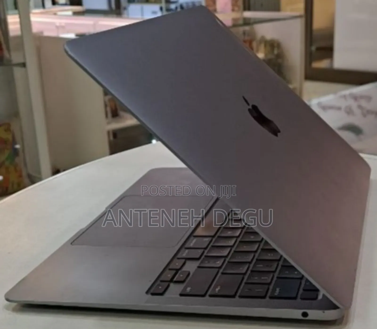 New Laptop Apple MacBook Air 2020 M1 8GB Apple M1 Pro SSD 256GB