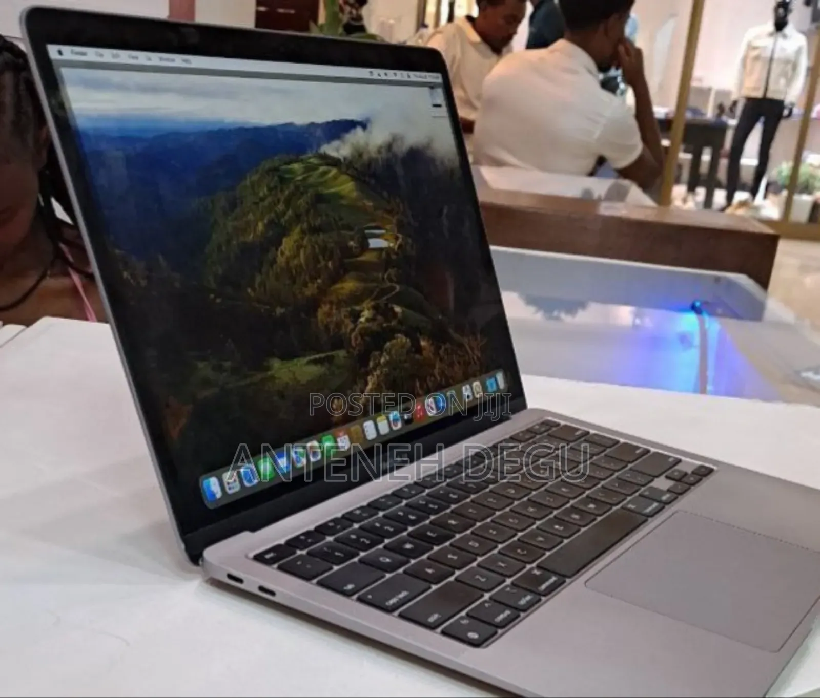 New Laptop Apple MacBook Air 2020 M1 8GB Apple M1 Pro SSD 256GB