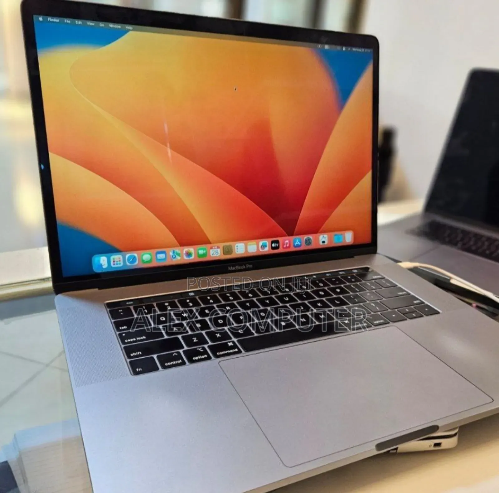 New Laptop Apple MacBook Pro 2018 32GB Intel Core I9 SSD 512GB
