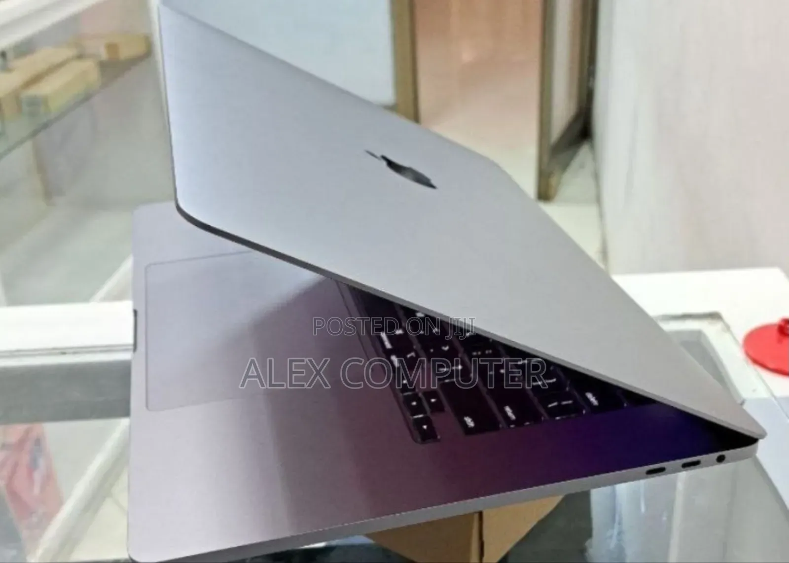 New Laptop Apple MacBook Pro 2018 32GB Intel Core I9 SSD 512GB