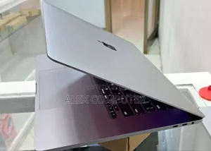 New Laptop Apple MacBook Pro 2018 32GB Intel Core I9 SSD 512GB