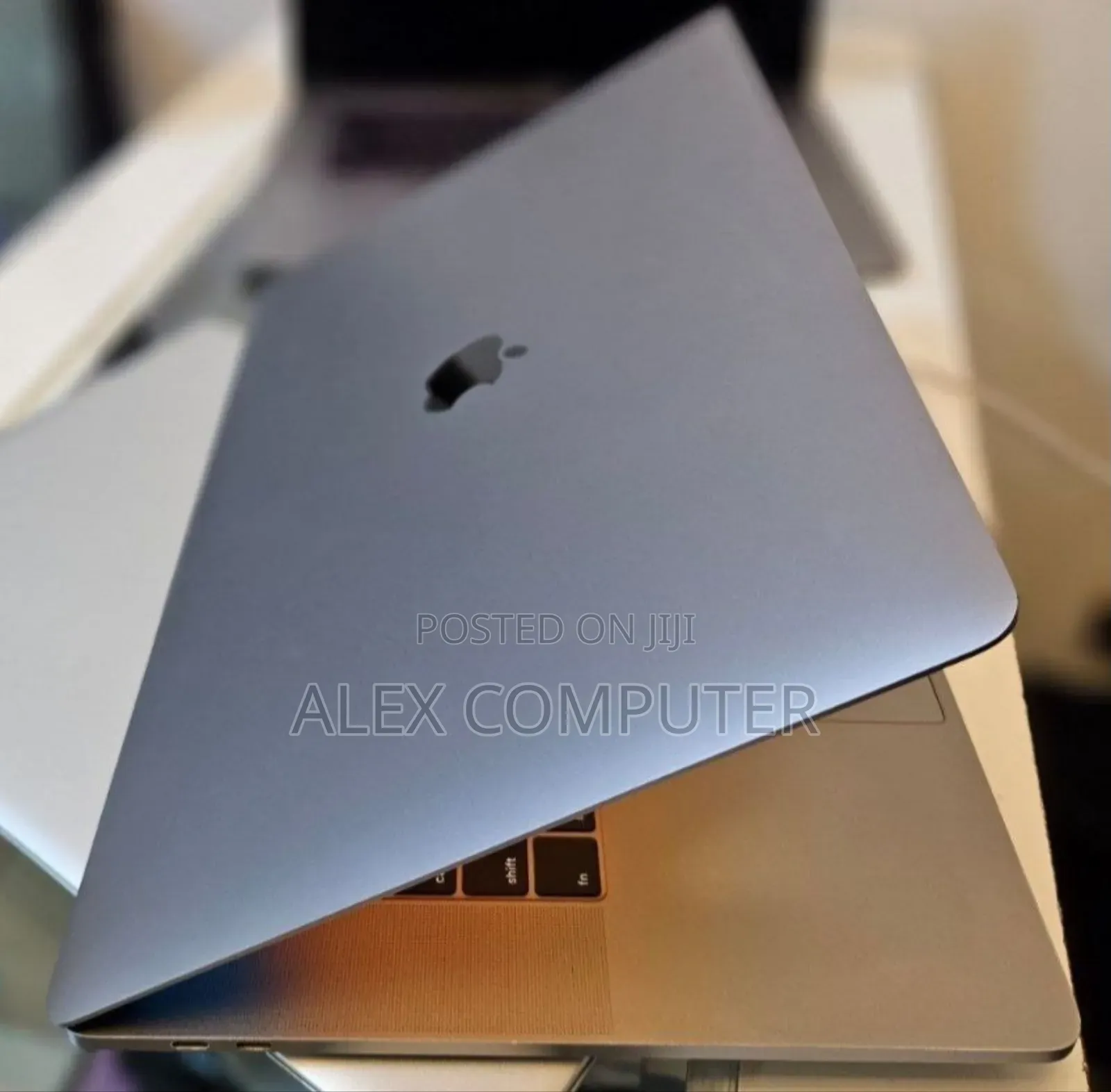 New Laptop Apple MacBook Pro 2018 32GB Intel Core I9 SSD 512GB