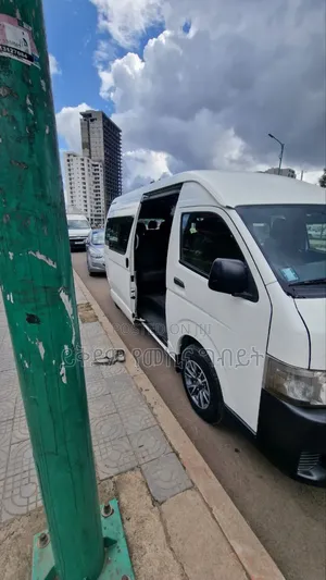 Toyota HiAce 2015 White