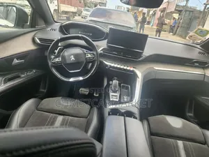 Peugeot 5008 2022 White