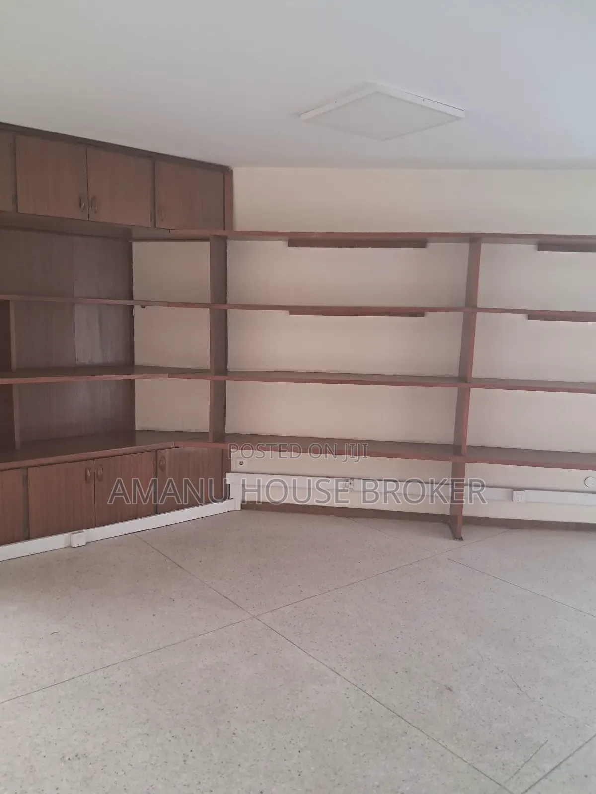 Urgent Rent Building for Office, Hospital, NGO Near Old Airp