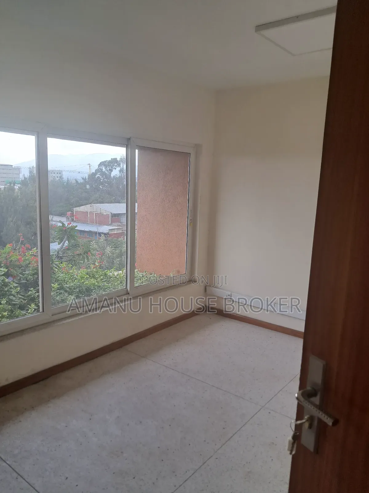 Urgent Rent Building for Office, Hospital, NGO Near Old Airp