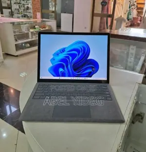 New Laptop Microsoft Surface 16GB Intel Core i7 SSD 256GB