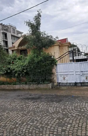 8bdrm House in Ayat Zone, G+1, Bole for sale