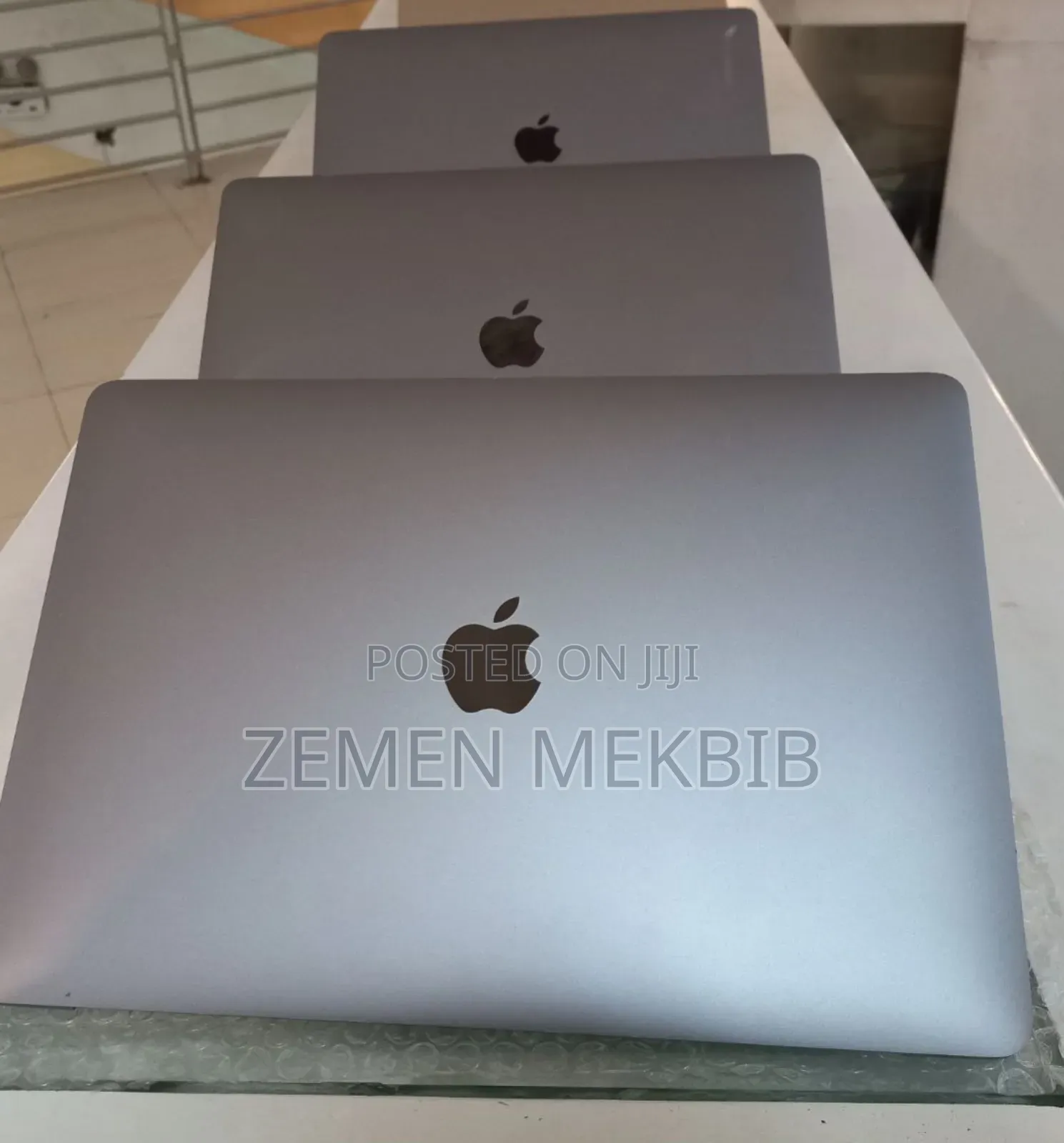 New Laptop Apple MacBook Pro 2017 8GB Intel Core I5 SSD 256GB