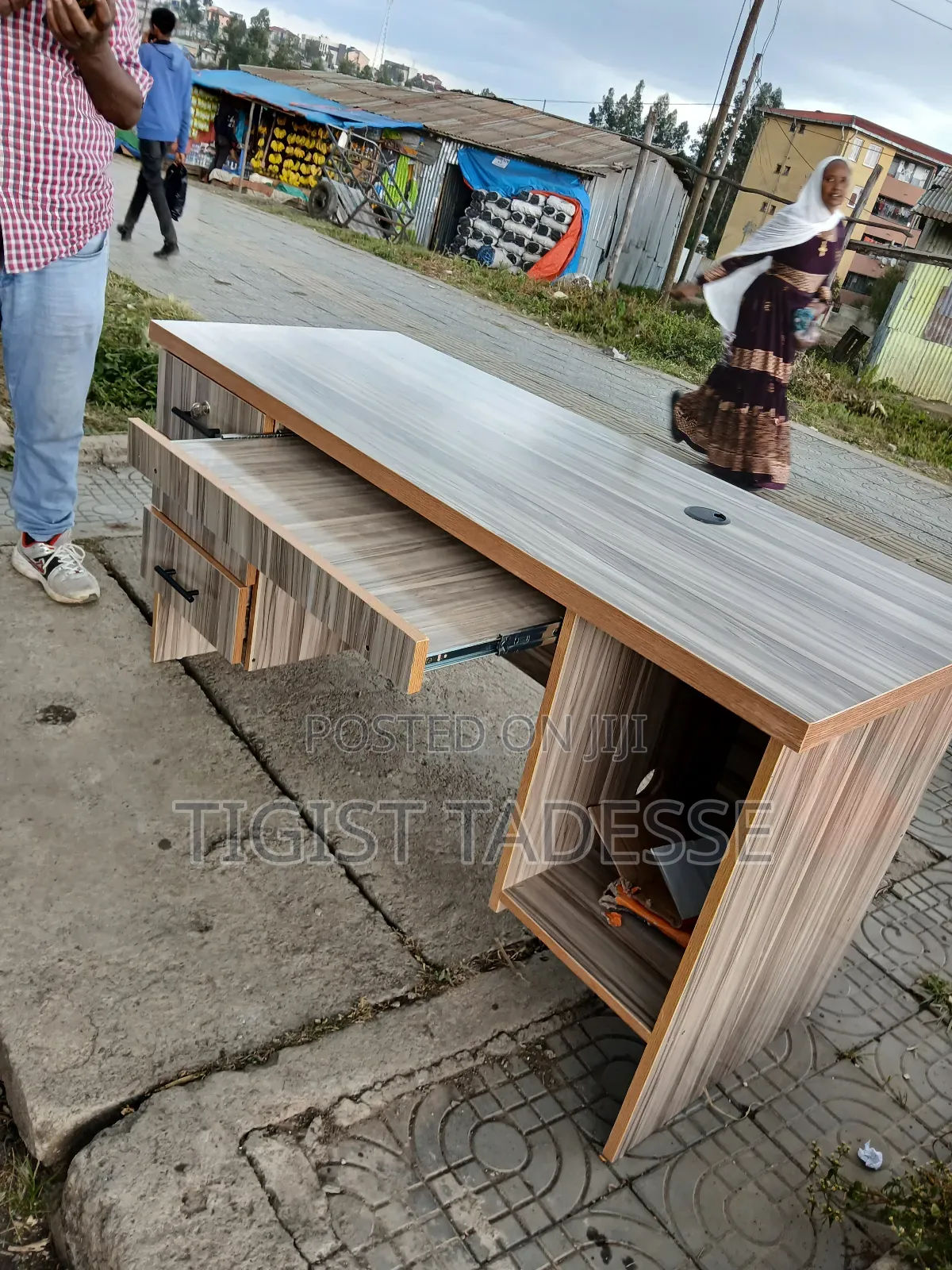 የቢሮ ጠረጴዛ 150cm