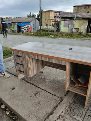 የቢሮ ጠረጴዛ 150cm