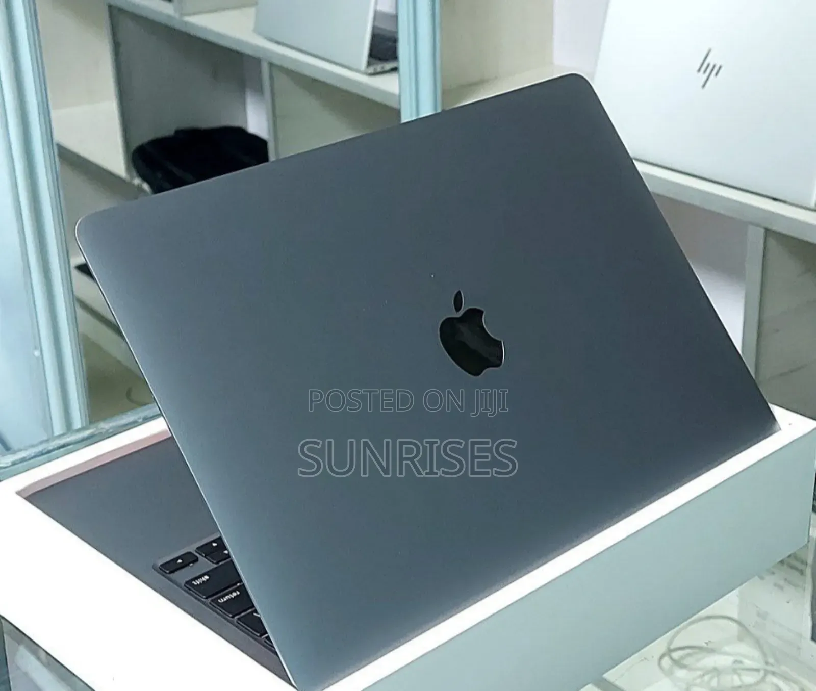 New Laptop Apple MacBook Pro M1 8GB Apple M1 SSD 256GB
