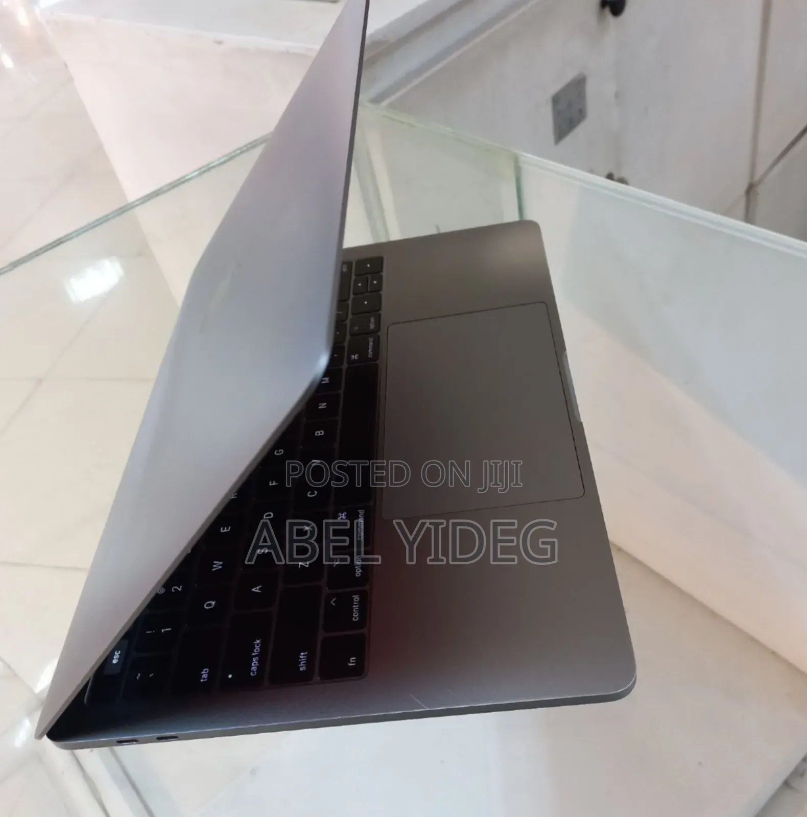 New Laptop Apple MacBook Pro 2017 8GB Intel Core I5 SSD 256GB