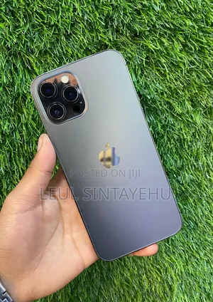 Photo - Apple iPhone 12 Pro Max 128 GB Black