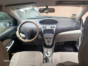 Toyota Yaris 2010 Silver