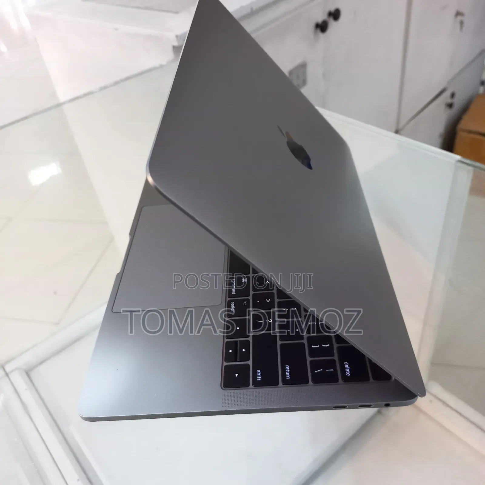 New Laptop Apple MacBook Pro 2017 8GB Intel Core I5 SSD 256GB