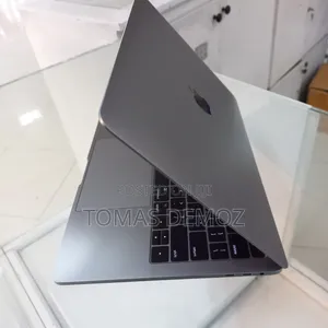 Photo - New Laptop Apple MacBook Pro 2017 8GB Intel Core I5 SSD 256GB