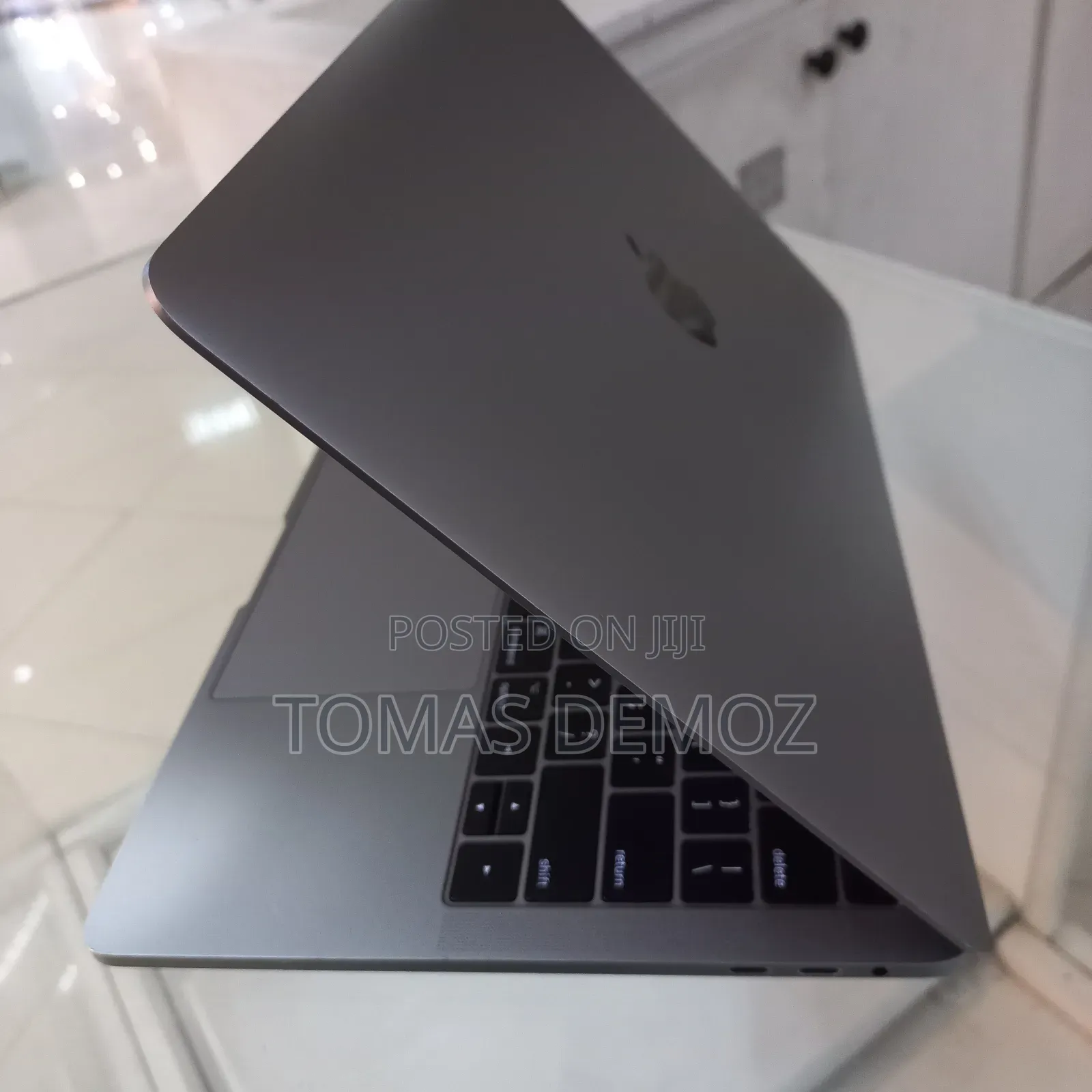 New Laptop Apple MacBook Pro 2017 8GB Intel Core I5 SSD 256GB