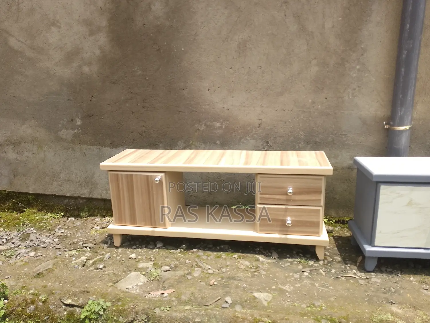 1,20 ቲቪ እስታንድ