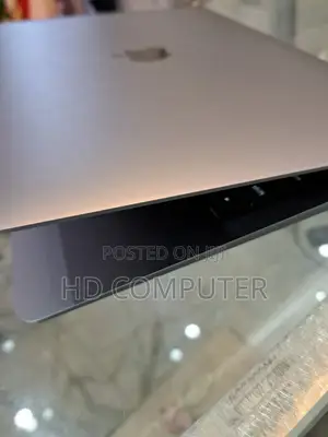 New Laptop Apple MacBook Pro 2019 8GB Intel Core I5 SSD 128GB