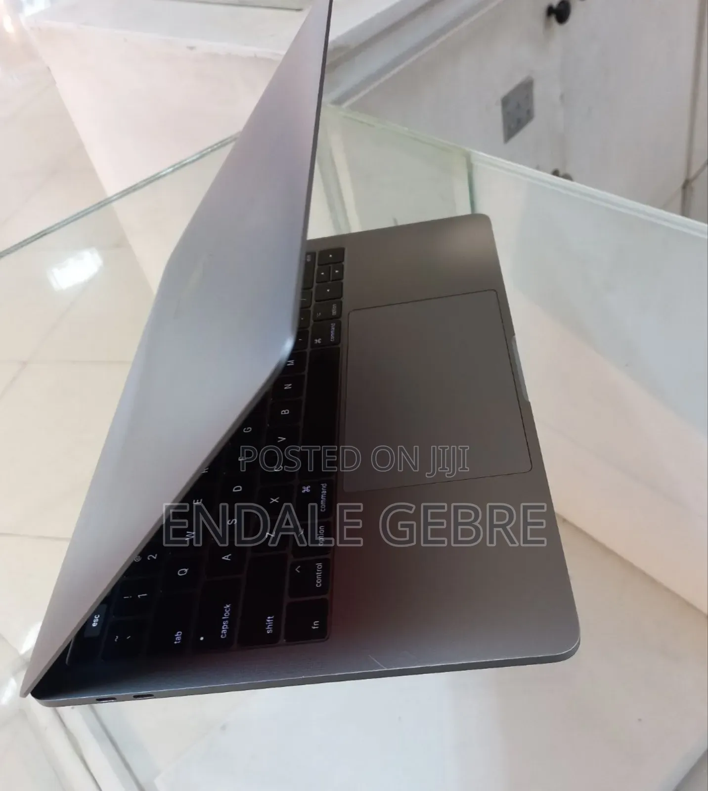 New Laptop Apple MacBook Pro 2017 8GB Intel Core I5 SSD 256GB