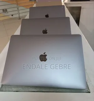 New Laptop Apple MacBook Pro 2017 8GB Intel Core I5 SSD 256GB