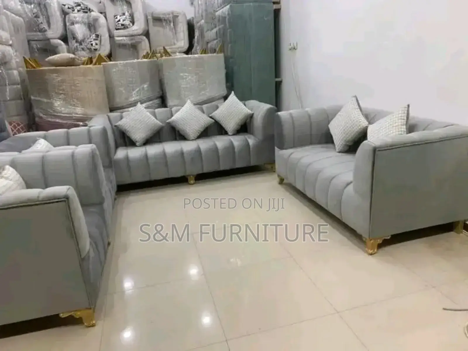 Elegant Sofa Set With Aluminium Legs.