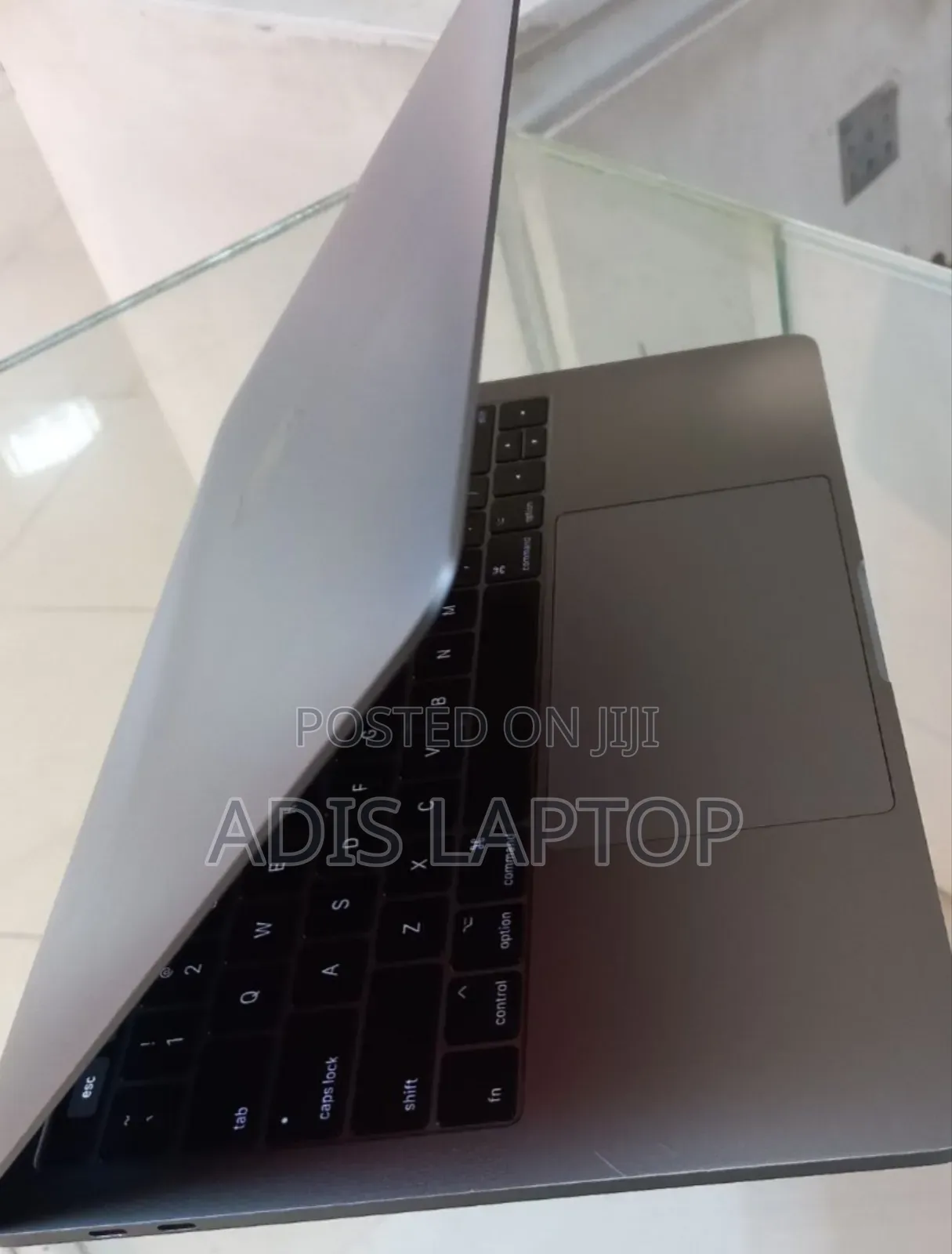 New Laptop Apple MacBook Pro 2017 8GB Intel Core I5 SSD 256GB