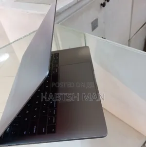 New Laptop Apple MacBook Pro 2017 8GB Intel Core I5 SSD 256GB