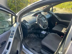 Toyota Yaris 2010 Silver