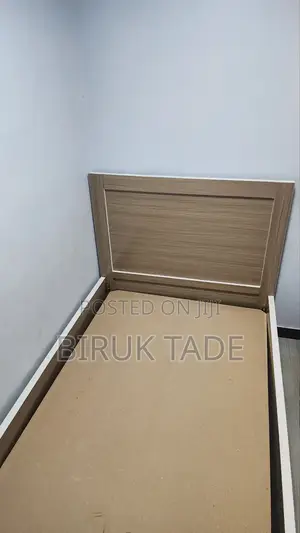 120 Size Bed Laminated MDF With One Comedino