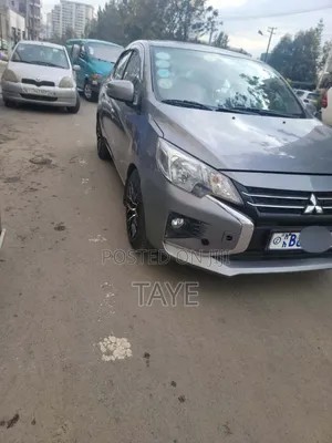 Mitsubishi Attrage 2021 Silver