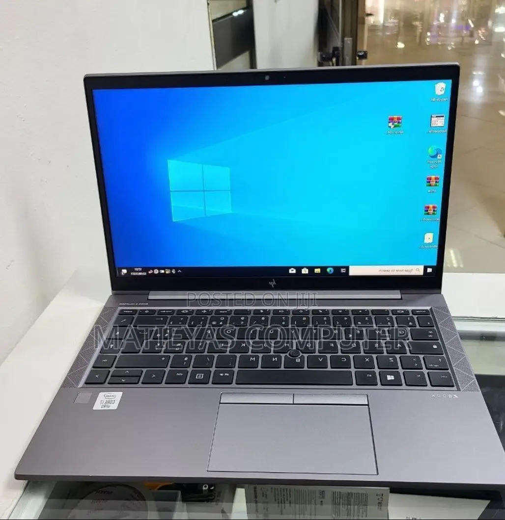 New Laptop HP ZBook Firefly G8 16GB Intel Core I7 SSD 512GB